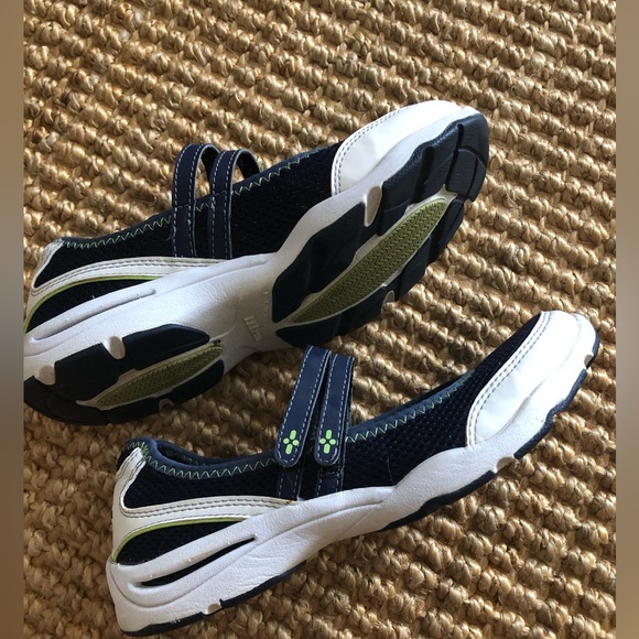 LL Bean shoes, Mary Jane style, mesh - Picture 6 of 10